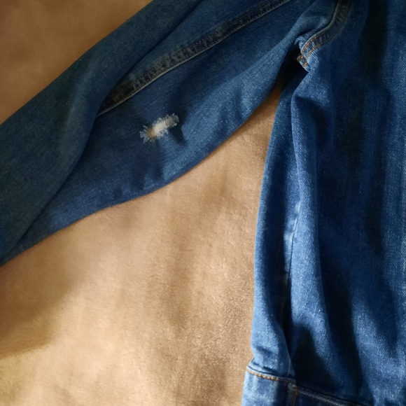 Forever 21 distressed denim jacket slightly cropped us large - Picture 5 of 6
